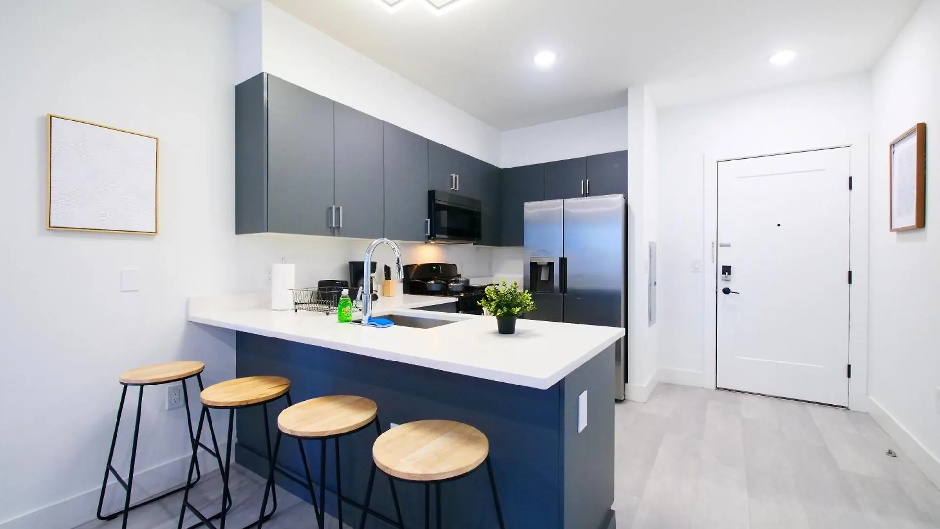 Apartment New Modern Serenity- 2Br Retreat Near New York City Bayonne